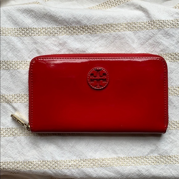 Tory Burch Handbags - Patent Robinson Zip Continental Wallet